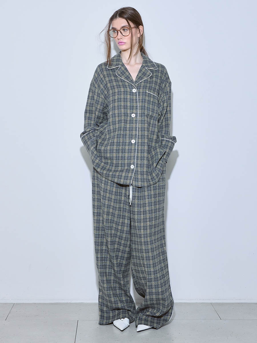 Брюки в клетку серые 