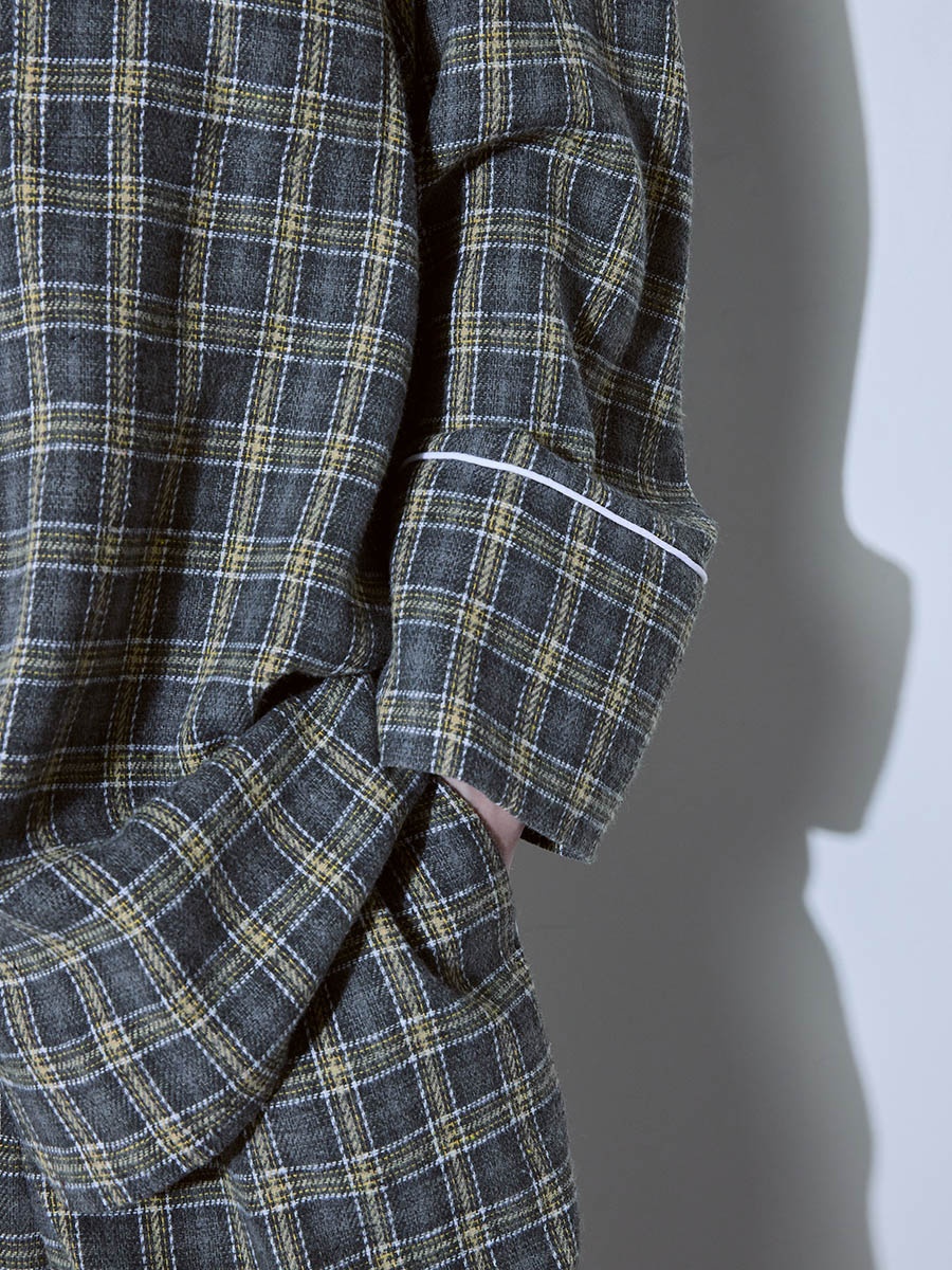 Рубашка в клетку серая