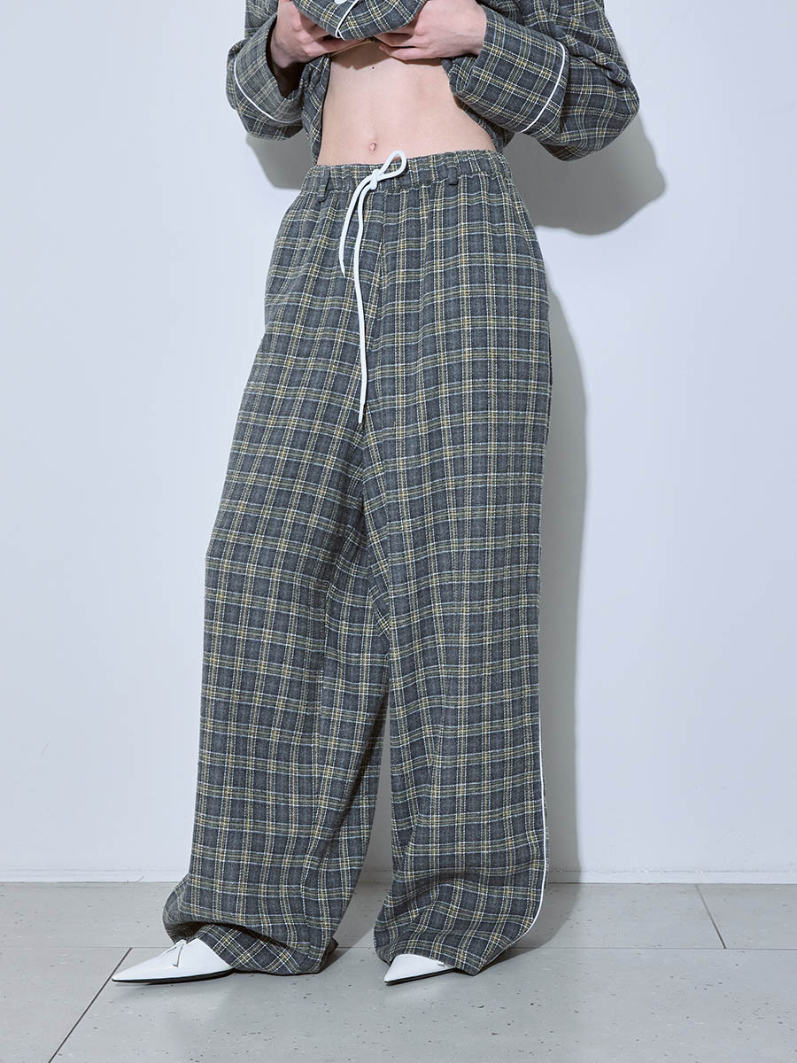 Брюки в клетку серые 