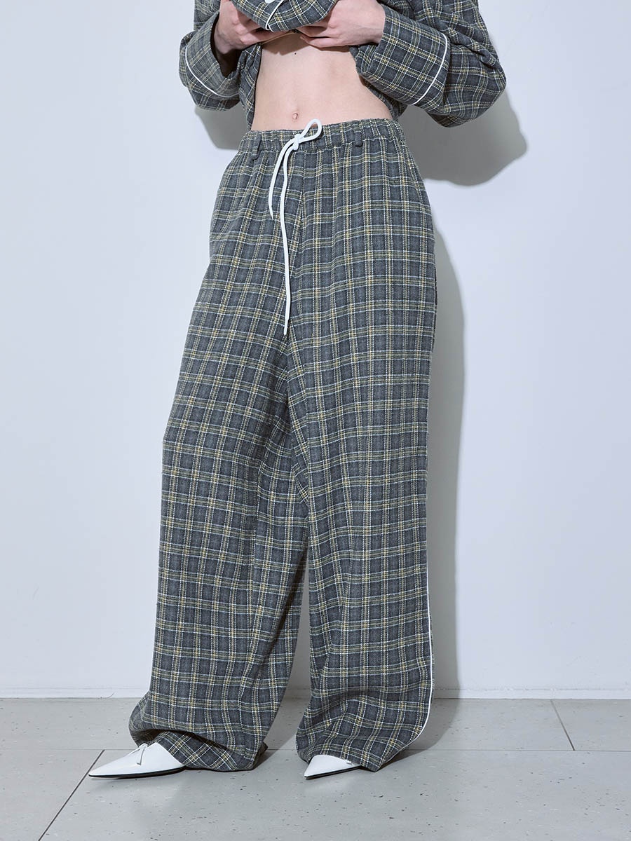 Брюки в клетку серые 