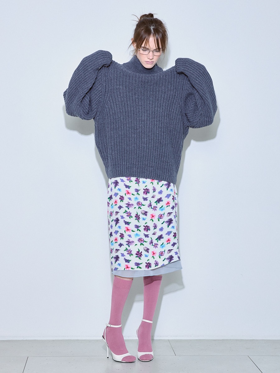 Свитер серый 