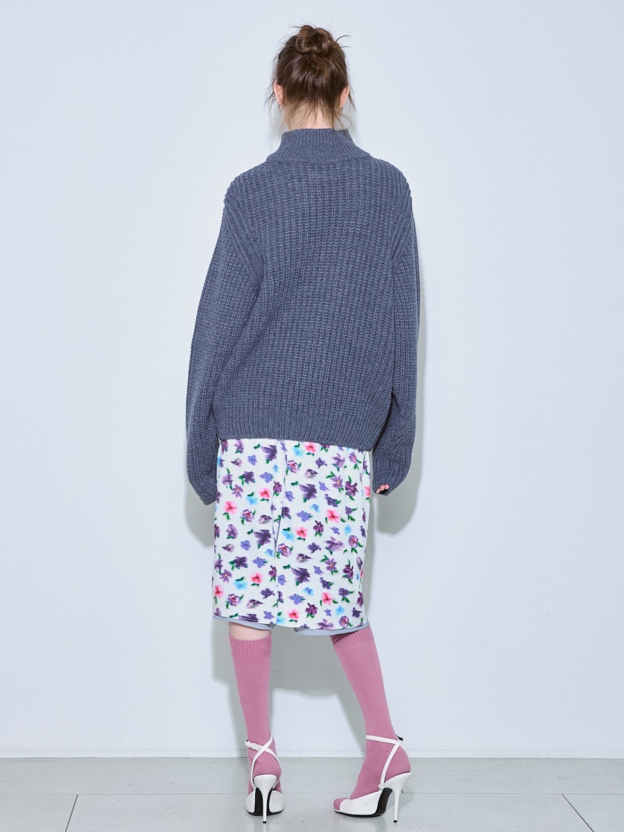 Свитер серый 