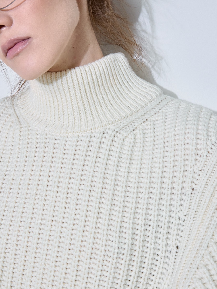 Свитер белый Свитер белый